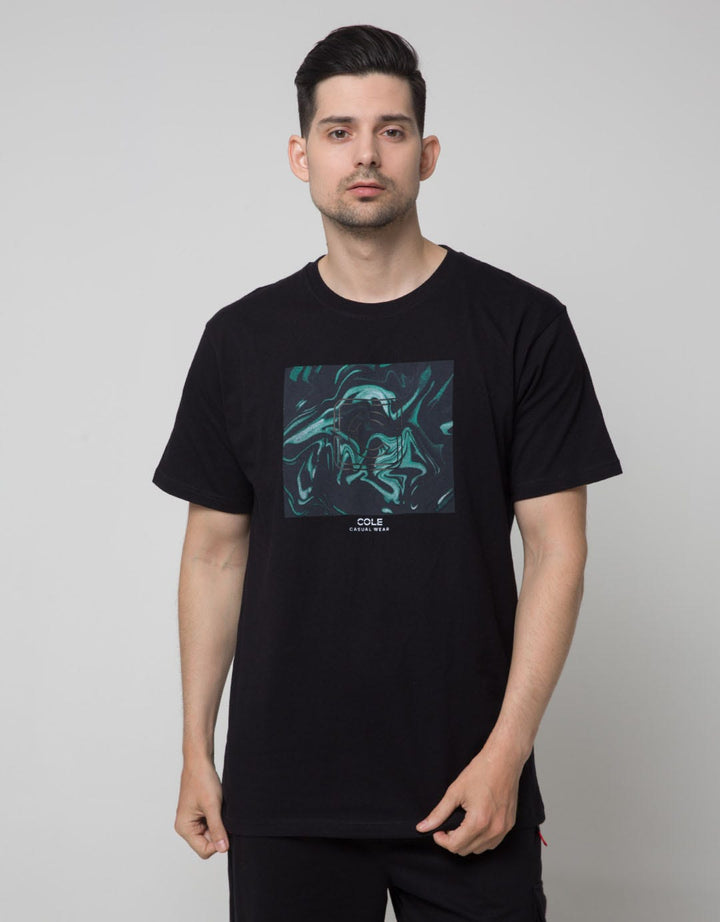 Cole Metaverse Print Kaos Casual Pria