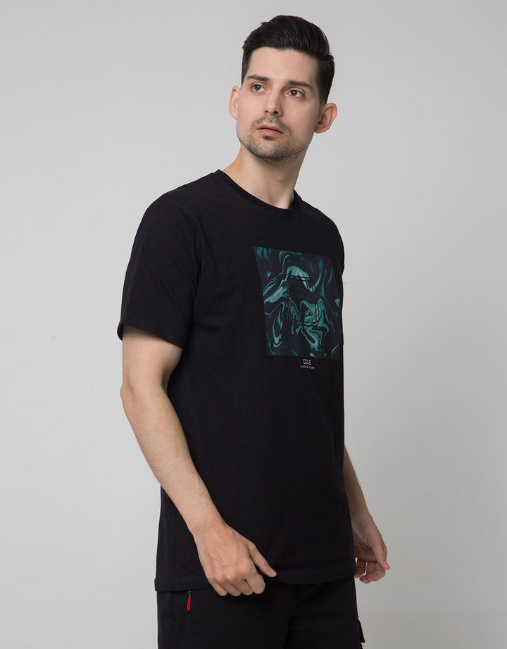 Cole Metaverse Print Kaos Casual Pria