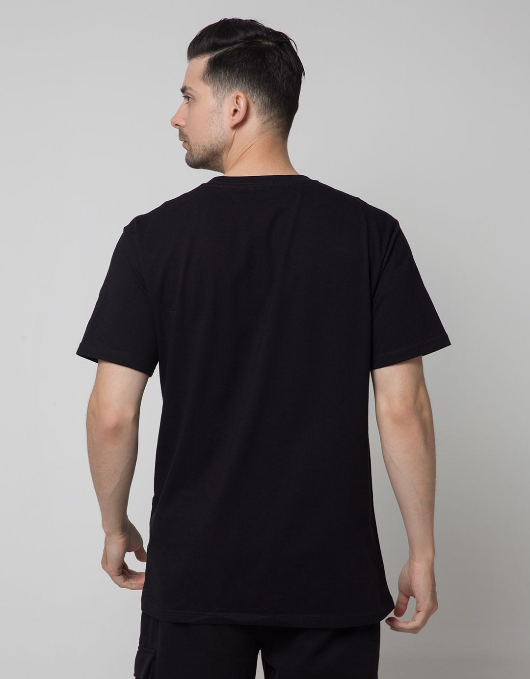 Cole Metaverse Print Kaos Casual Pria