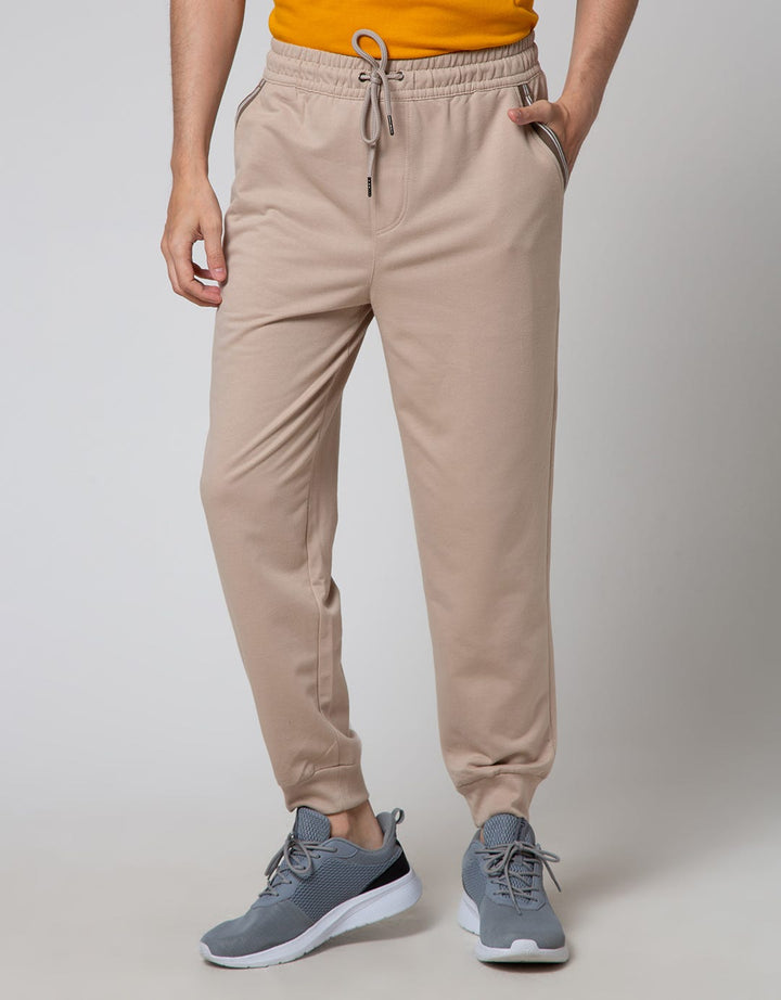 Details Drawstring Pitterband Celana Jogger Pria