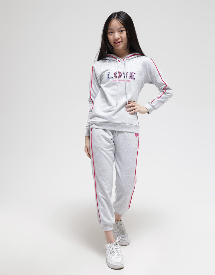 Nevada Emrbo Patch Love Sweater Anak Perempuan