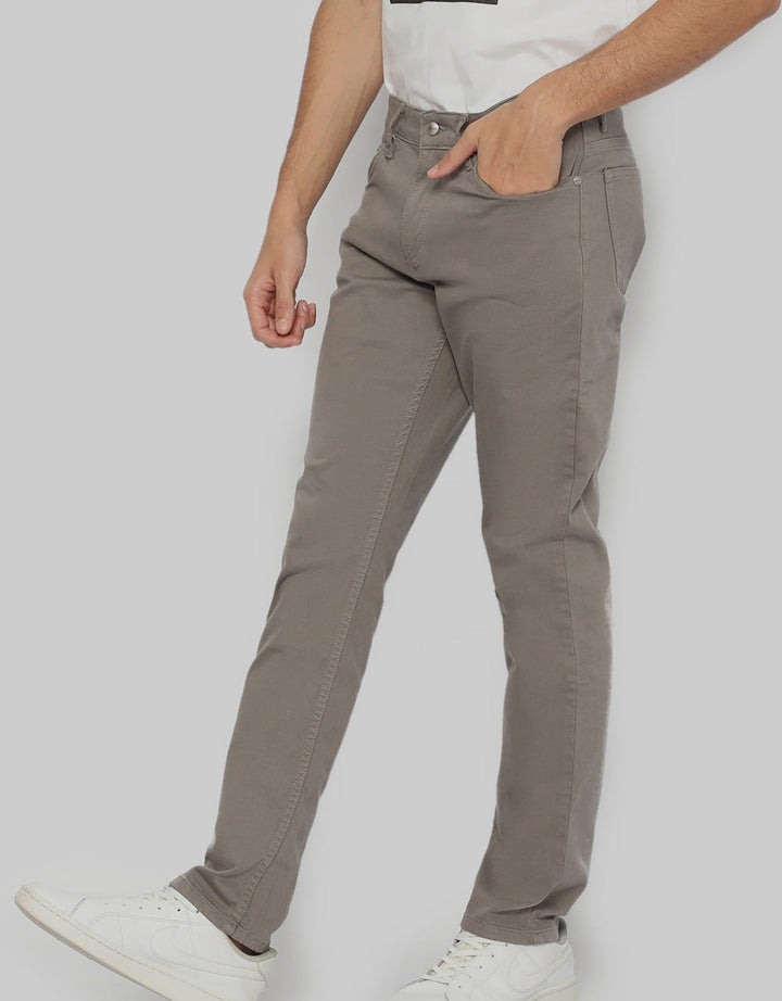 Izzue Chinos Plain Celana Panjang Pria