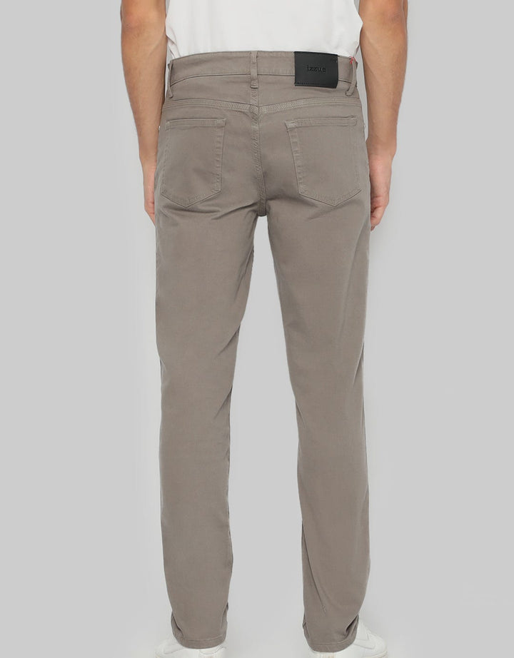 Izzue Chinos Plain Celana Panjang Pria