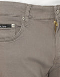 Izzue Chinos Plain Celana Panjang Pria