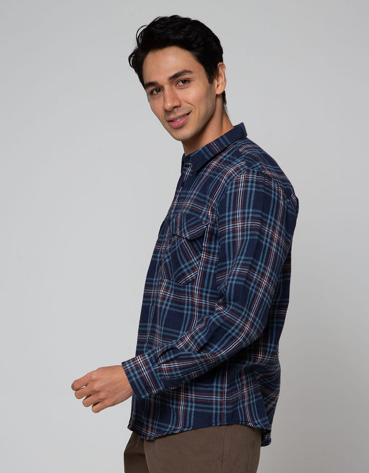 Details Flanel Yarn Kemeja Pria