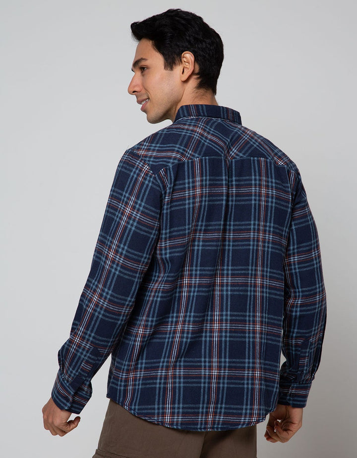 Details Flanel Yarn Kemeja Pria