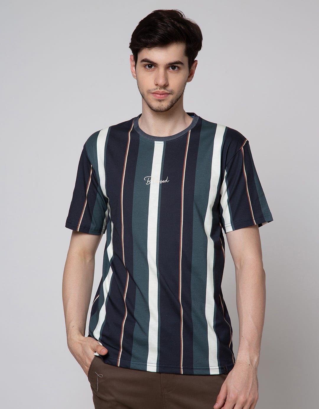 Details Neck Print Stripe Kaos Pria