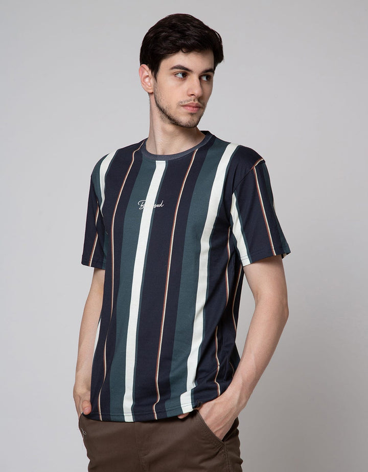 Details Neck Print Stripe Kaos Pria