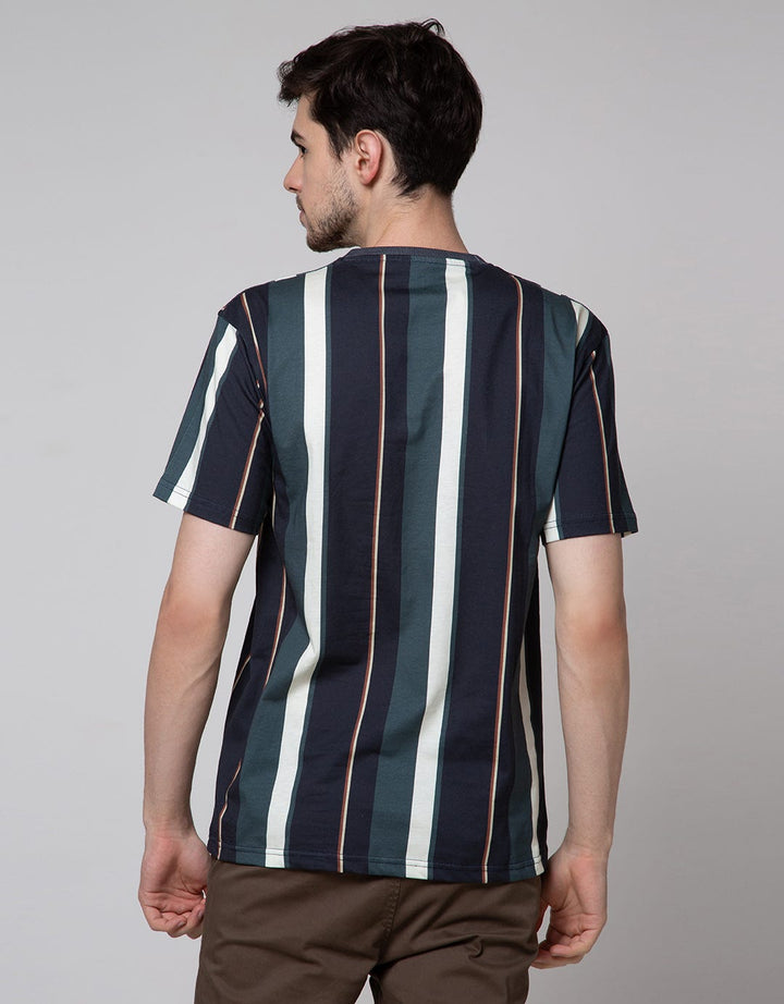 Details Neck Print Stripe Kaos Pria