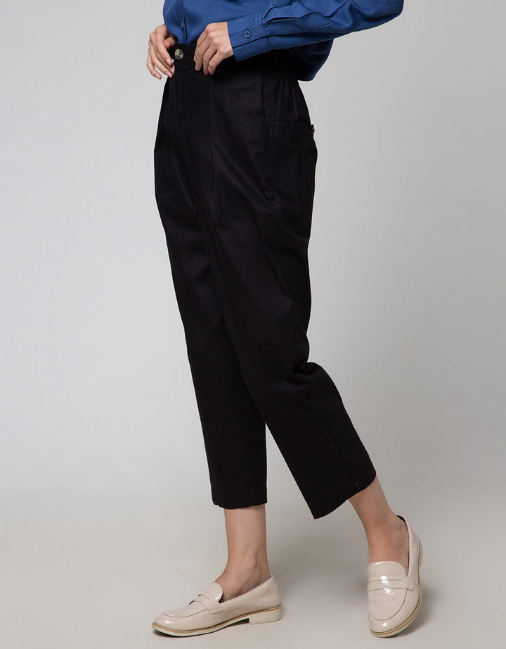Details Long Pants Reguler Fit Button Opening