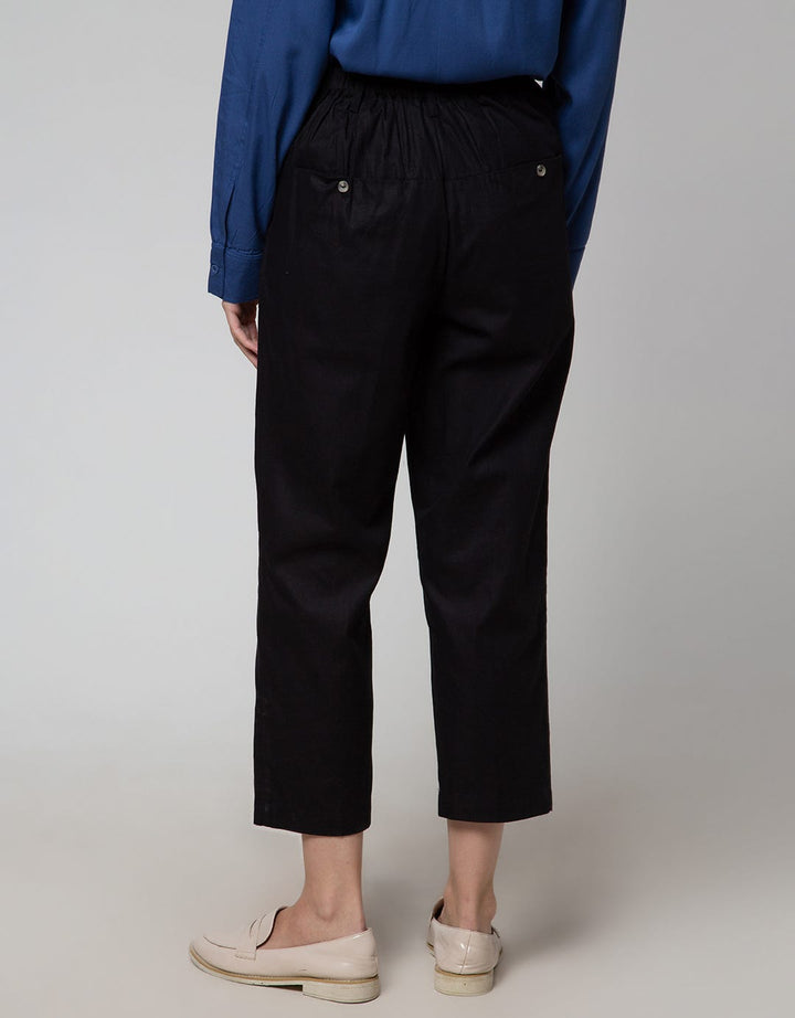 Details Long Pants Reguler Fit Button Opening