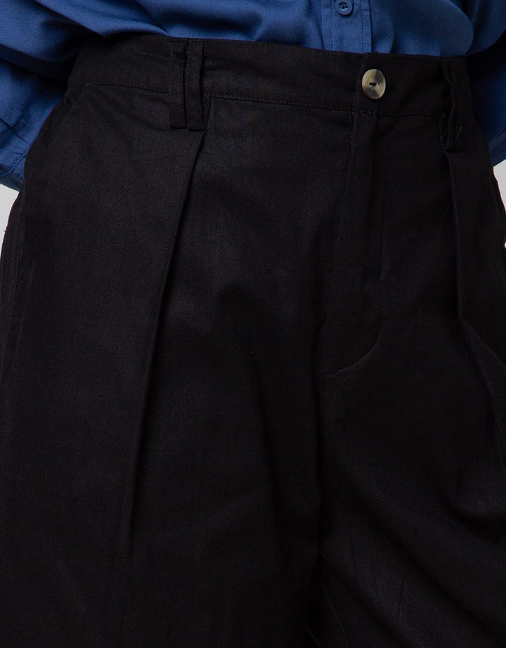Details Long Pants Reguler Fit Button Opening