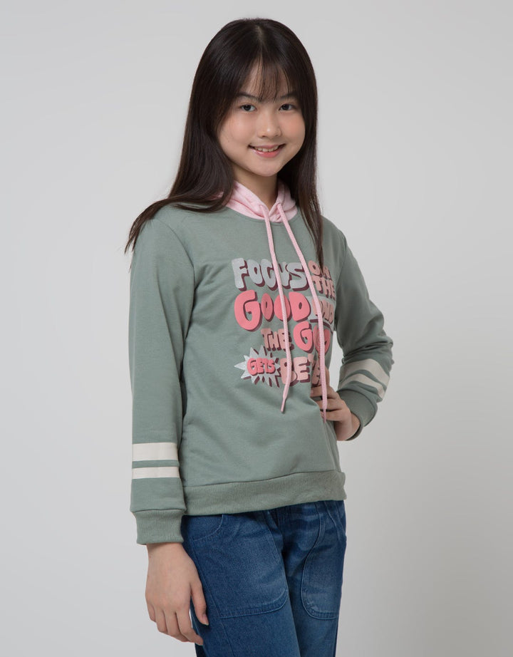 Nevada On The Good Sweater Anak Perempuan