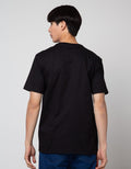 Cole Urband Legend Print Kaos Pria
