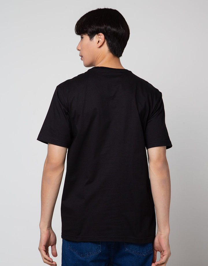 Cole Urband Legend Print Kaos Pria