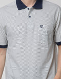 Cole Minimalist Contrast Kaos Polo Pria