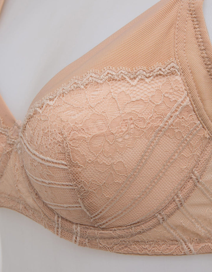 St. Yves Non Push Up Regular Bra Wired With Laces N Mesh