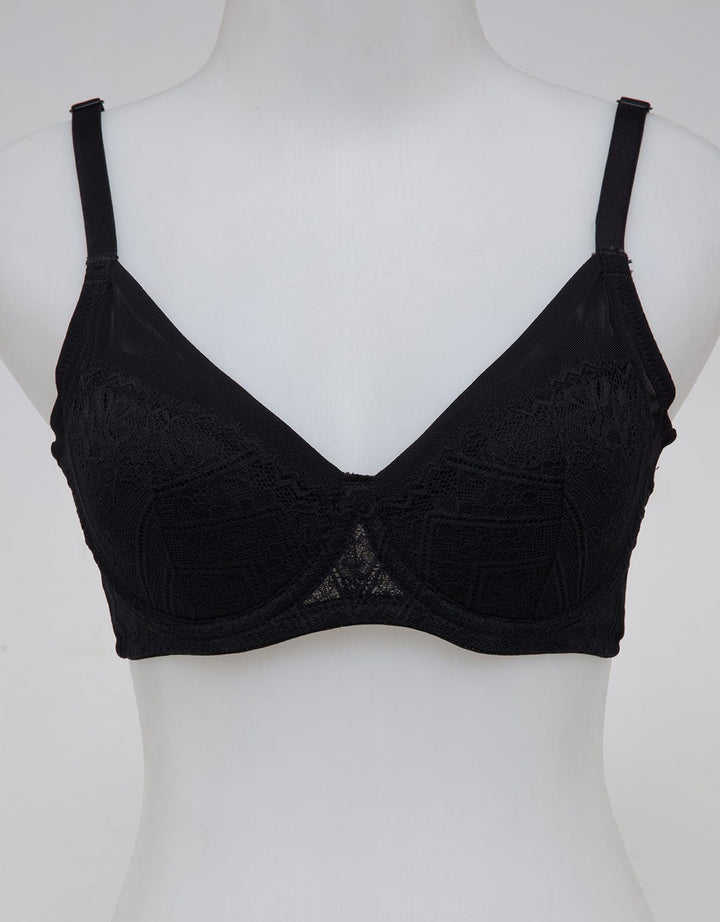 St. Yves Non Push Up Regular Bra Wired With Laces N Mesh