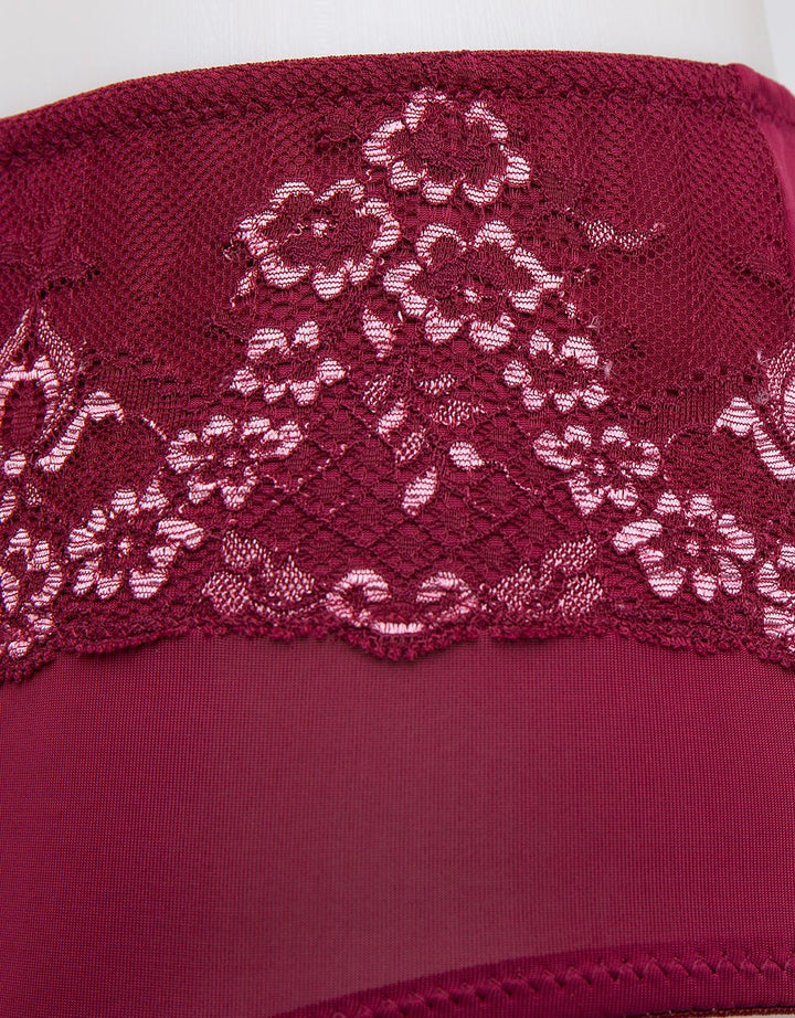 St. Yves Maxi Lace Calana Dalam Wanita