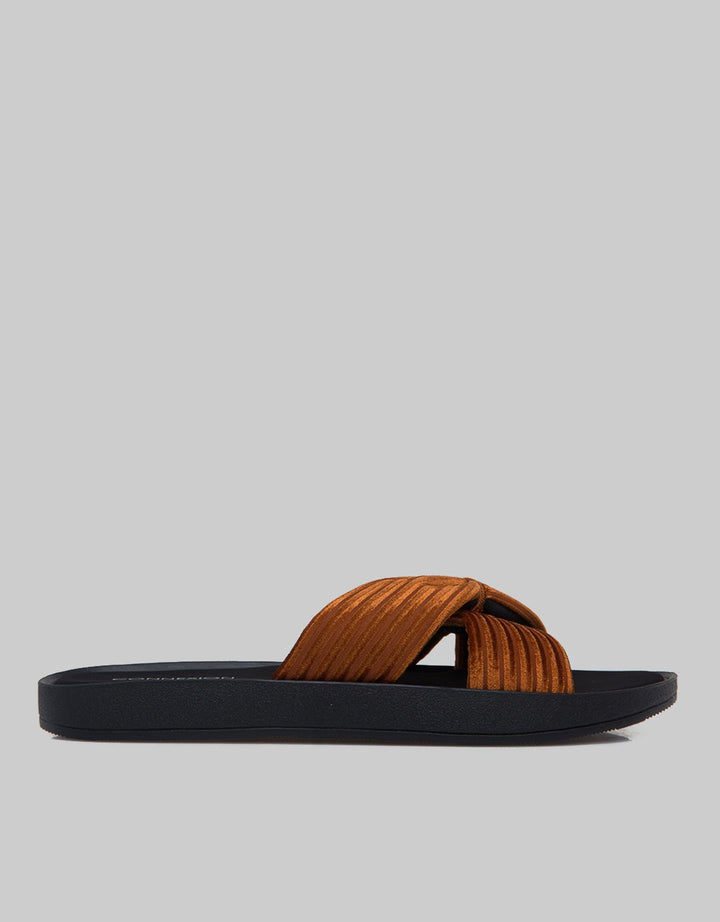Connexion Cross Texture Ban Slipper Sandal Wanita