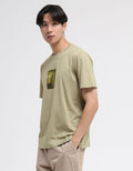 Suko Graphic Print Kerah Bulat Kaos Pria