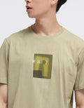 Suko Graphic Print Kerah Bulat Kaos Pria