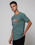 Details Kaos Lengan Pendek Print State R Neck