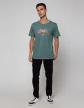 Details Kaos Lengan Pendek Print State R Neck