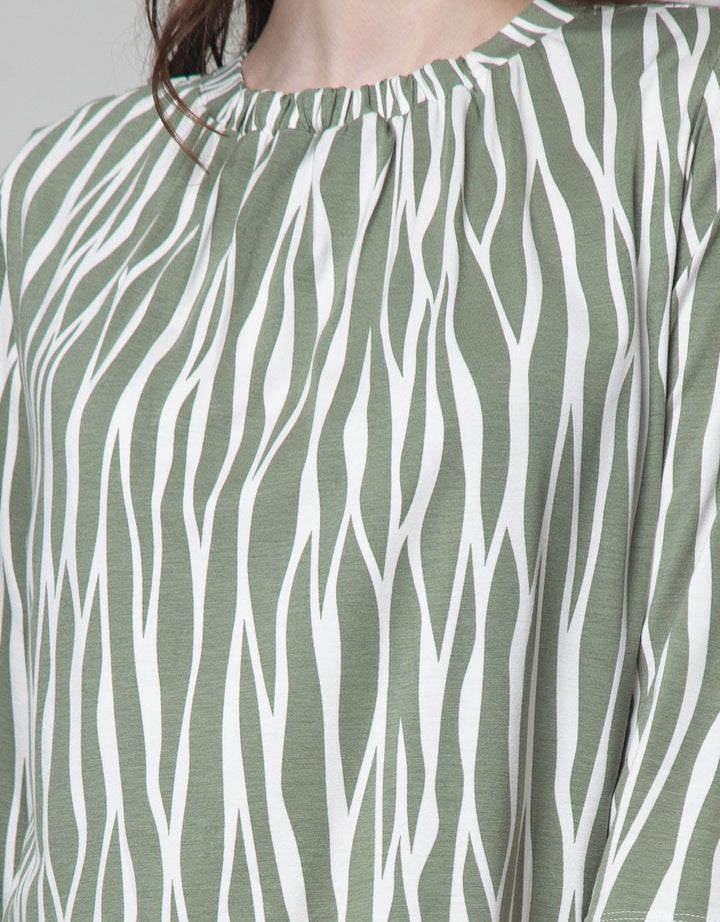 St. Yves Sleeve Print Women's T-Shirt