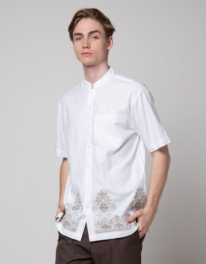 Intresse Carnation Buff Baju Koko Pria