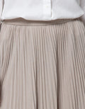 Details Maxi Pleats Rok Wanita