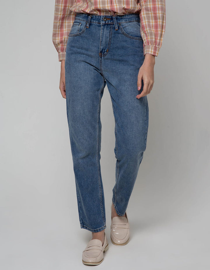 Nevada Regular Wash Celana Denim Wanita
