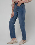 Nevada Regular Wash Celana Denim Wanita