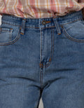Nevada Regular Wash Celana Denim Wanita