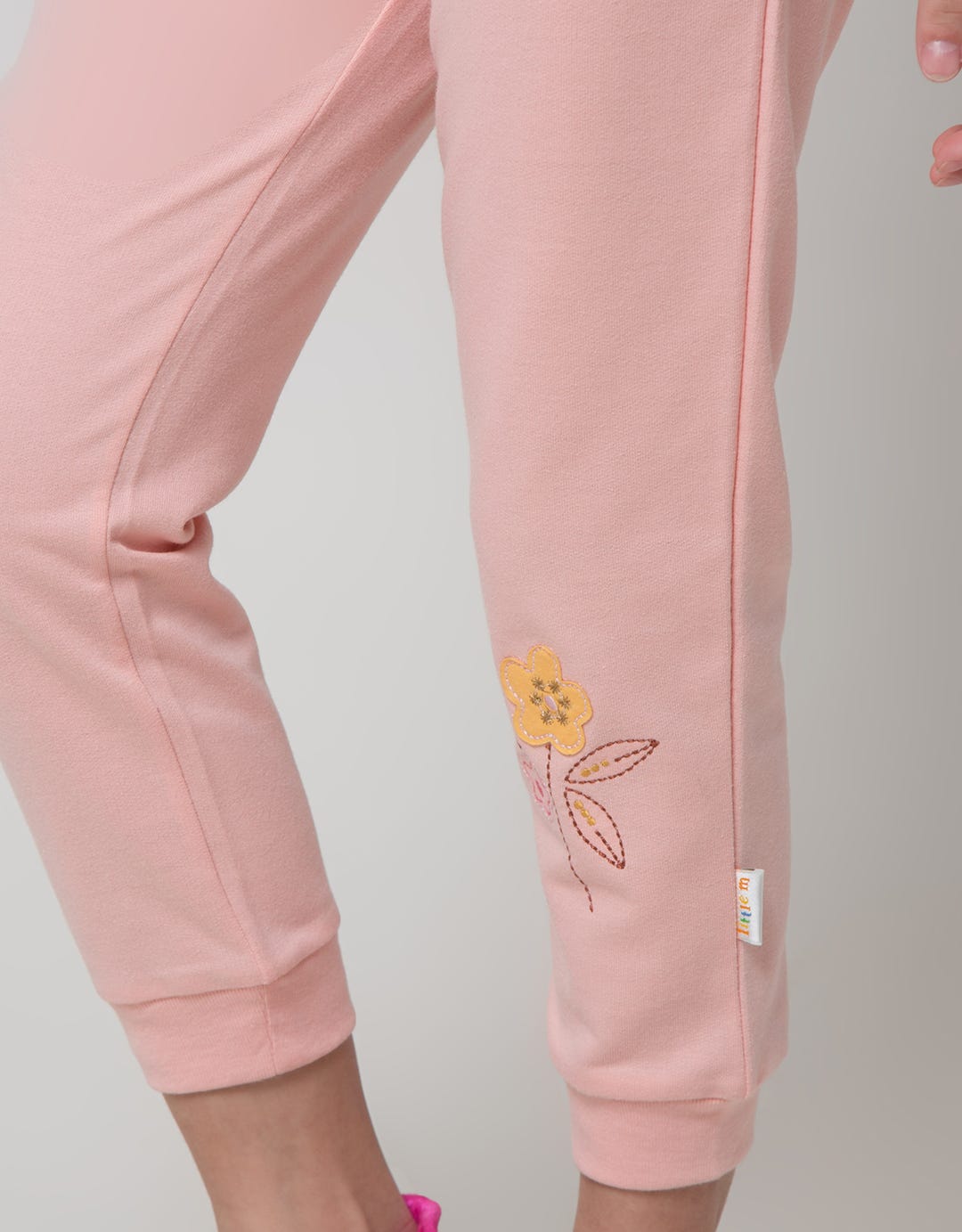 Little M Jogger Kantong Ruffle Aplikasi Bunga