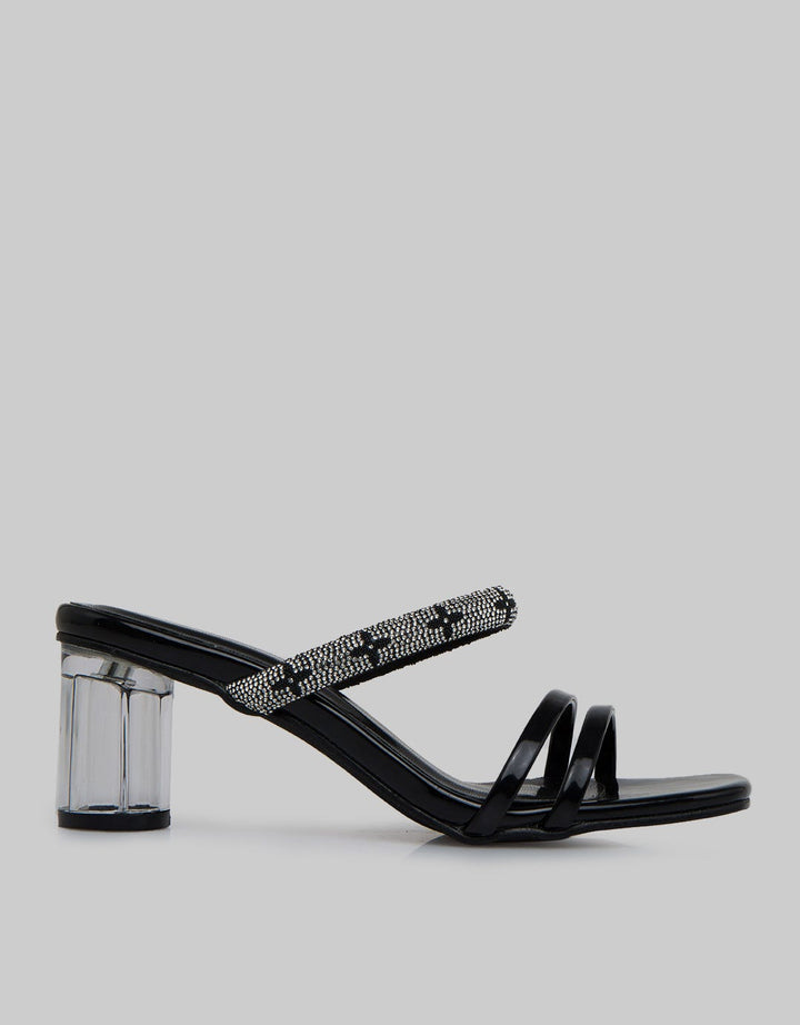 Yongki Komaladi Sandal Wekkend