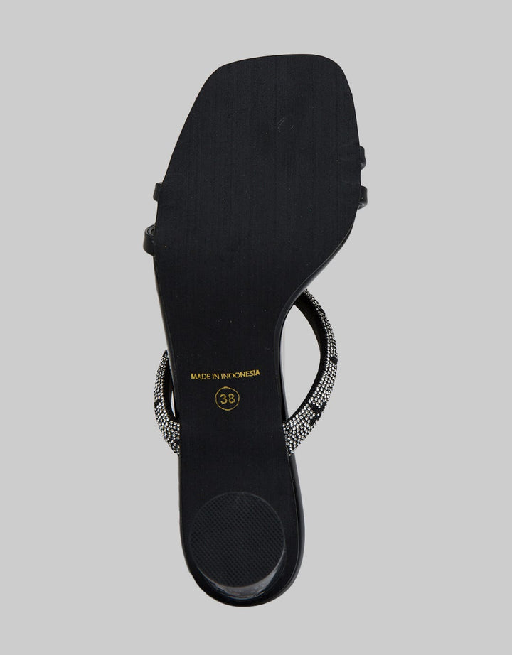 Yongki Komaladi Sandal Wekkend
