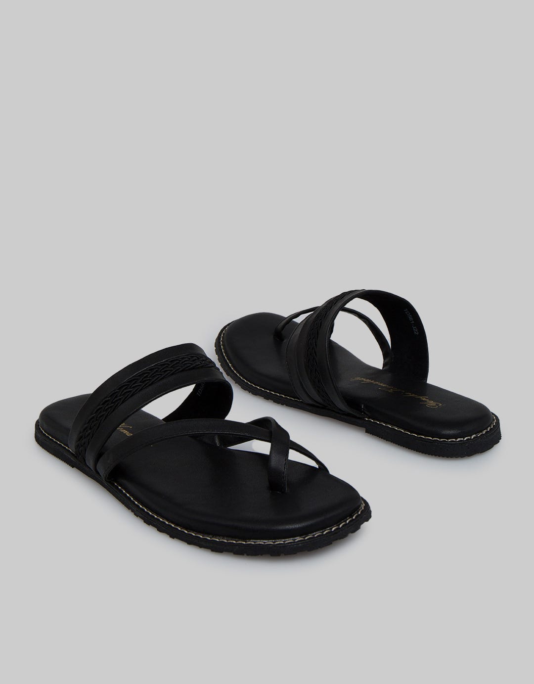 Yongki Komaladi Sandal