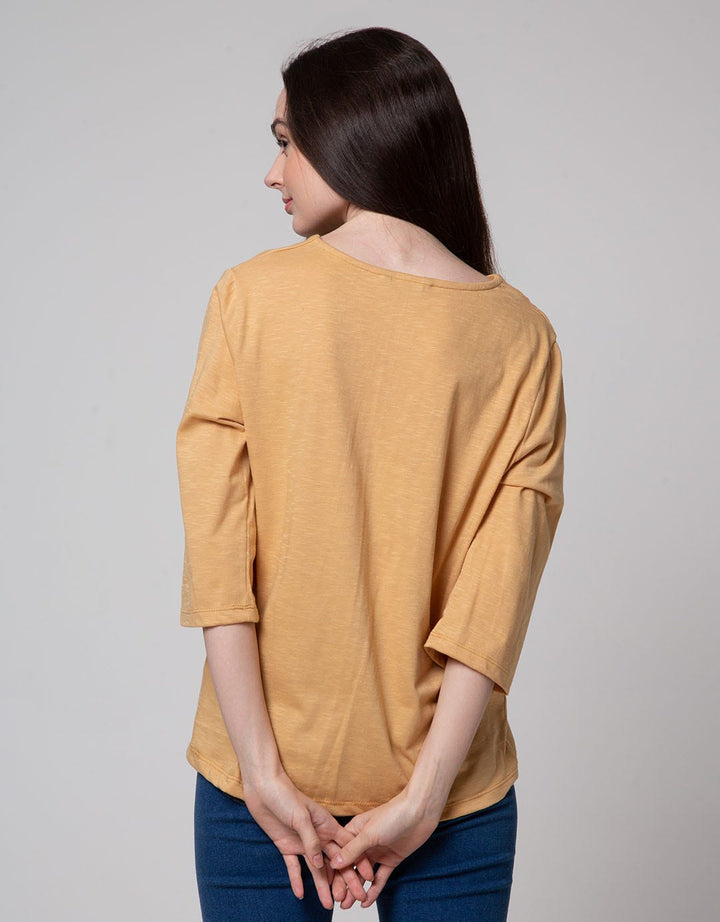 St. Yves Pintuck Plain Kaos Wanita