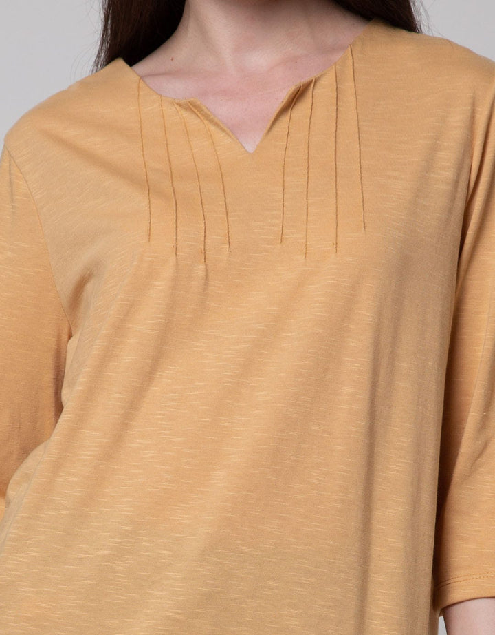 St. Yves Pintuck Plain Kaos Wanita