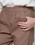 Details Celana Panjang Half Elastic At Waist Wanita