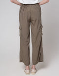 Details Cargo Style Celana Panjang Wanita