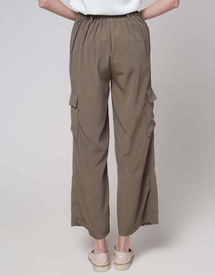 Details Cargo Style Celana Panjang Wanita