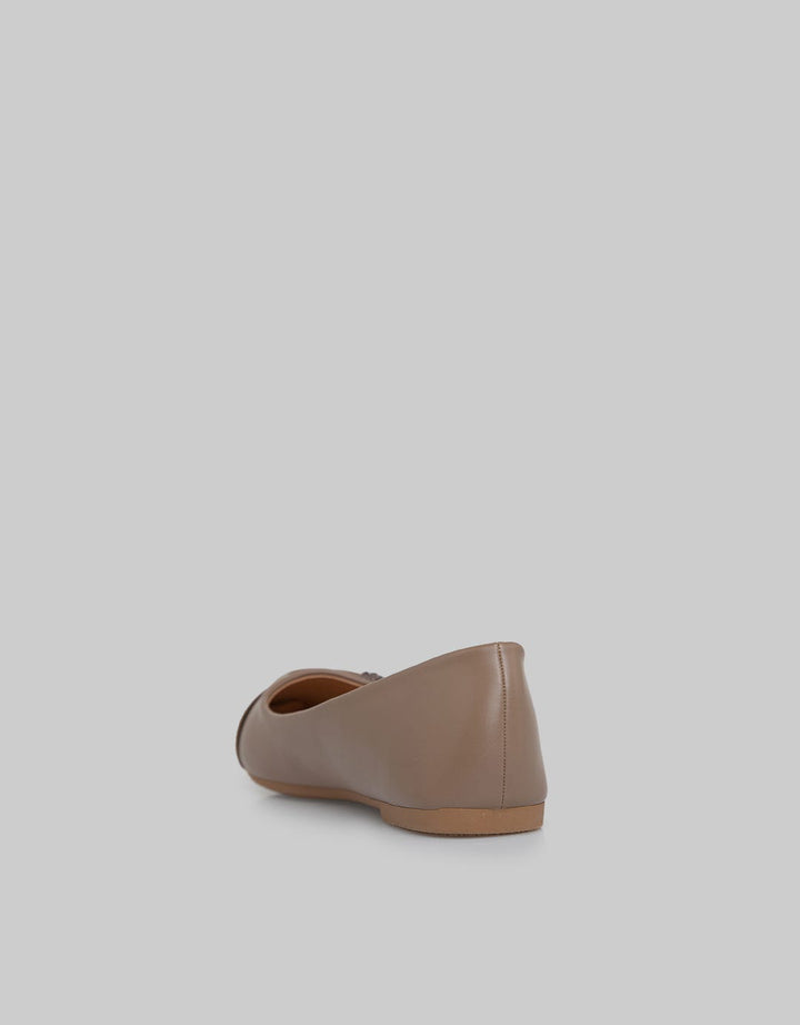 St. Yves Tied Buckle Flat Shoes Wanita