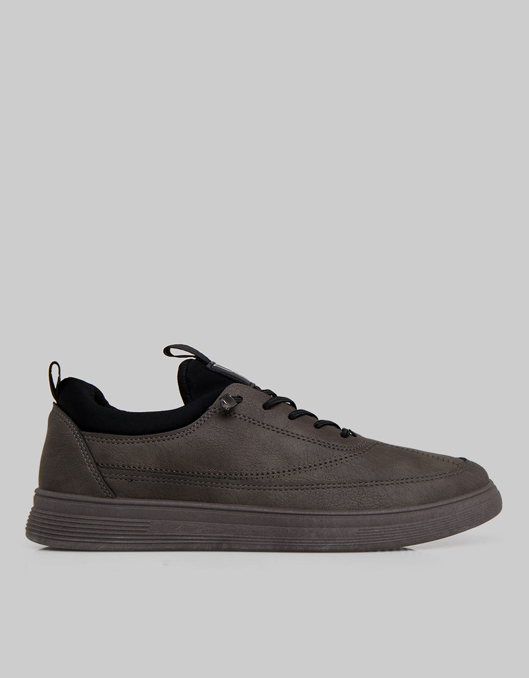 Yongki Komaladi Sepatu Casual