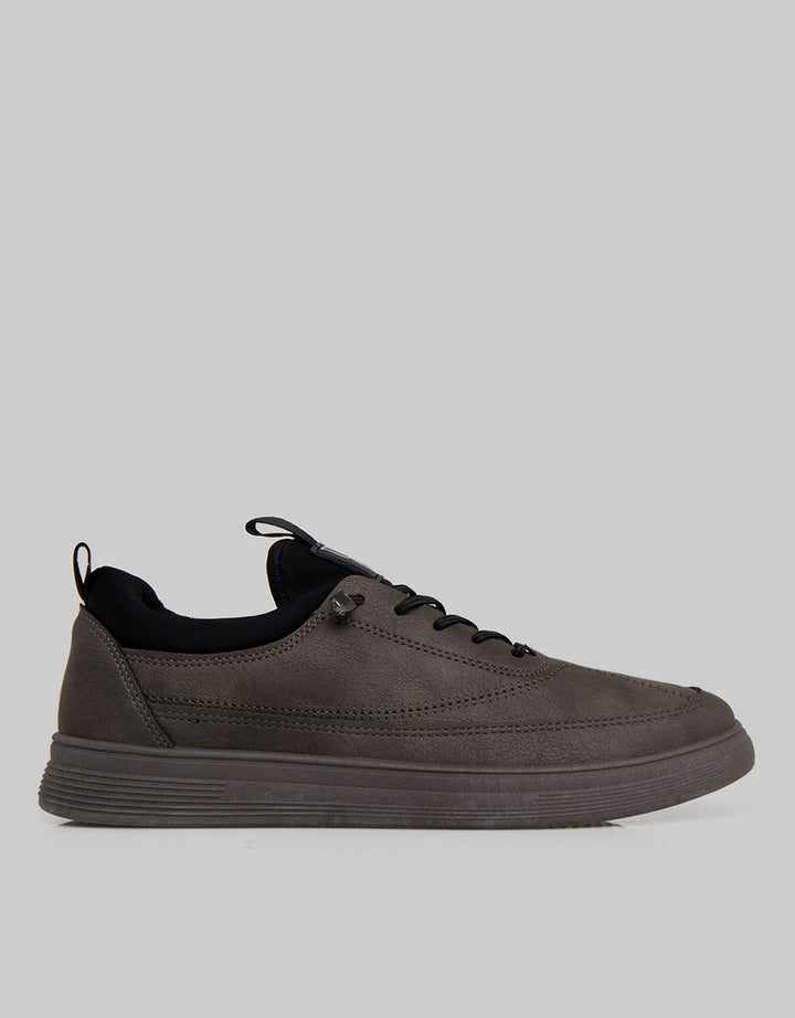 Yongki Komaladi Sepatu Casual