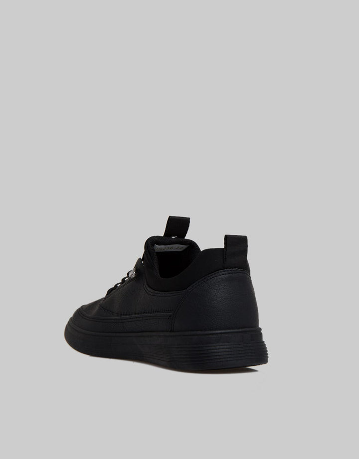 Yongki Komaladi Sepatu Casual