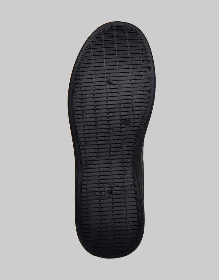 Yongki Komaladi Sepatu Casual