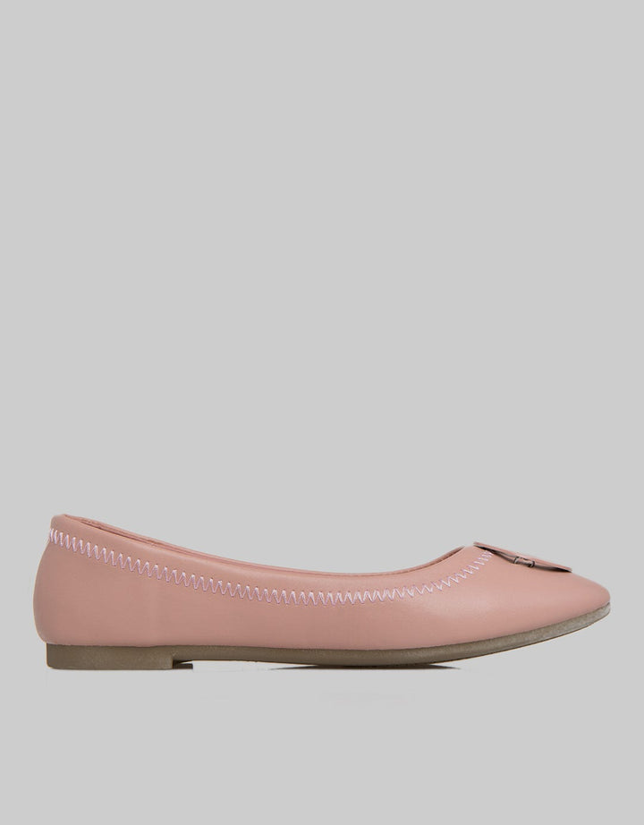 Yongki Komaladi Flat Shoes Stitching Line
