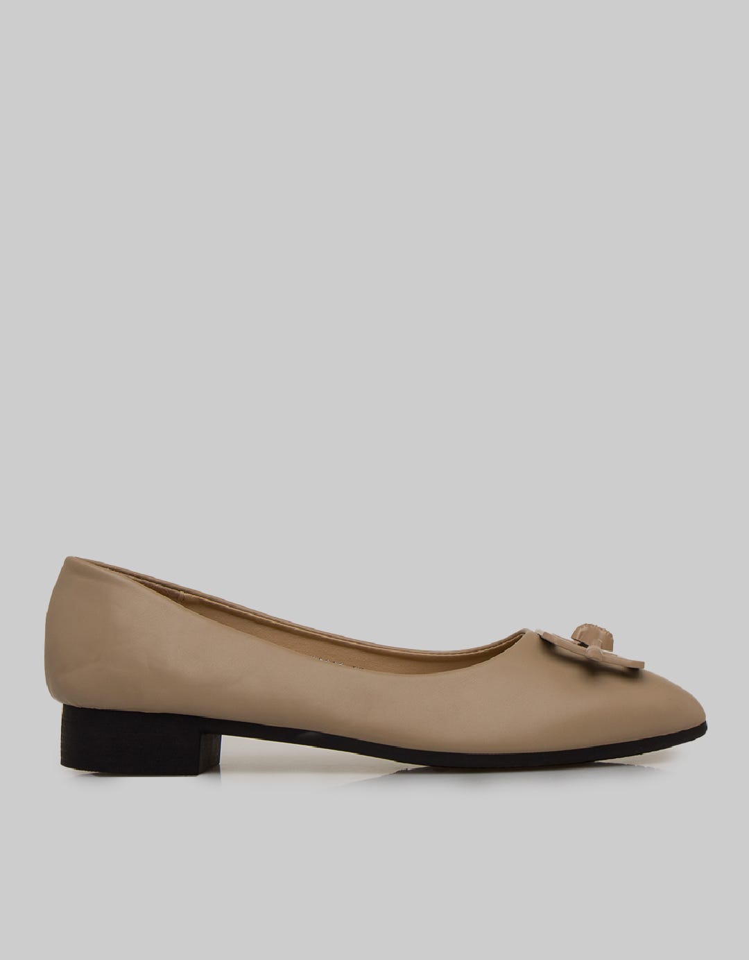 Yongki Komaladi Flat Shoes Tie Look